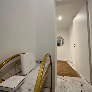 Apartment Savoia House, Modern Near Borghese, Rome